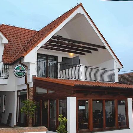 Il Galeone Hotel Stupava Dış mekan fotoğraf