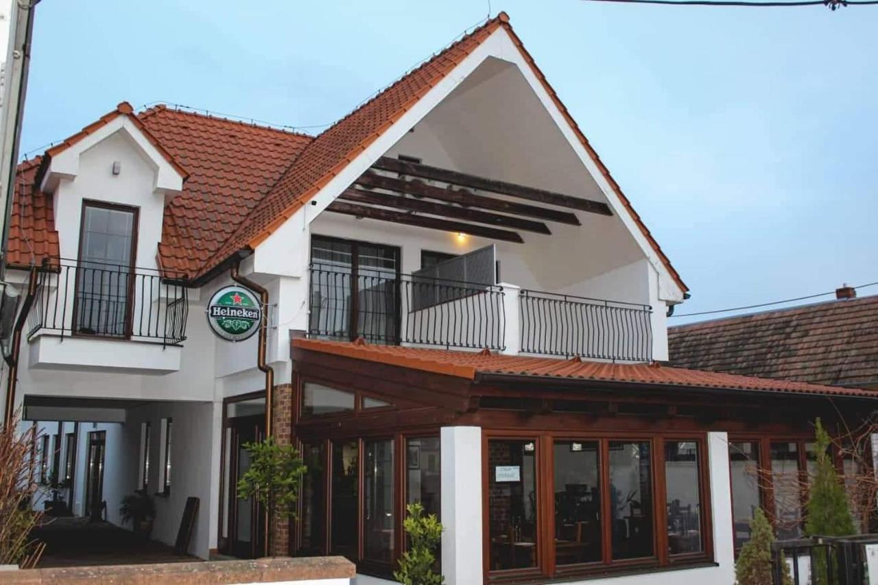 Il Galeone Hotel Stupava Dış mekan fotoğraf